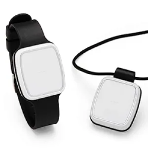 Montre et médaillon de téléassistance Sérélia.